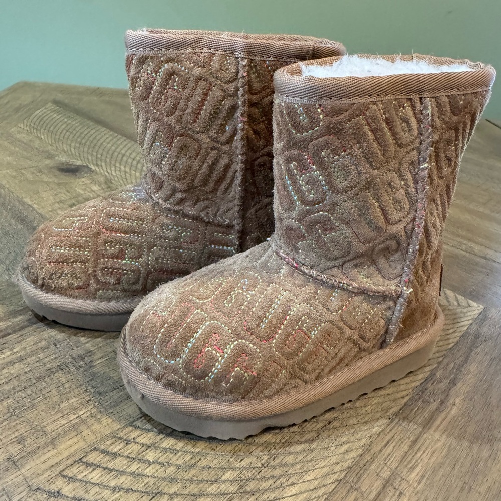 UGG Kids All Over Print Chestnut Boots With Rainbow Stitching